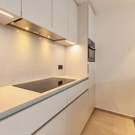 In Near The Apartman