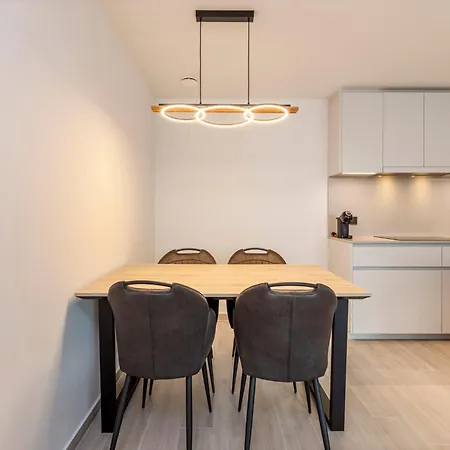 In Near The Apartman *